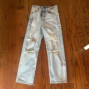 Great condition, no flaws wild fable light wash high rise mom jeans size 2